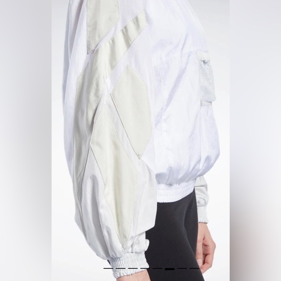 COPY - Classics Women’s Size S Twin Vector Crew White Sweatshirt - Picture 4 of 8